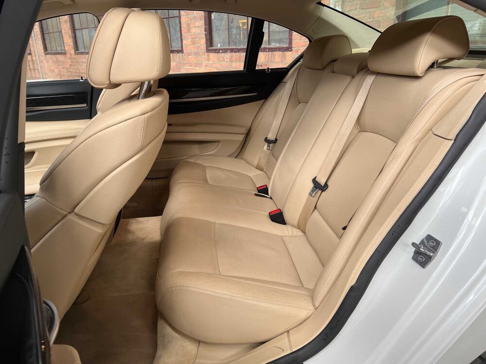 BMW ActiveHybrid7 F04 4.4 V8 465PS 2011