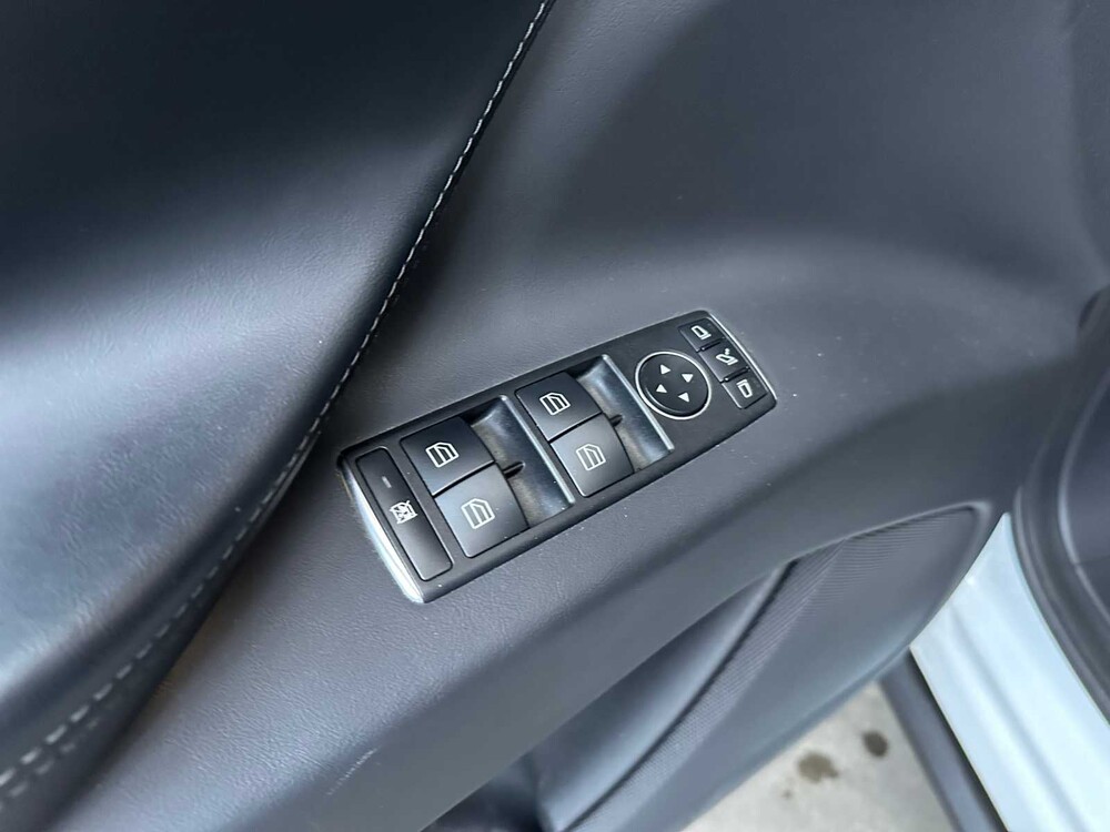 Tesla Model X Performance 612hp 2019 (Original-UK), ZH-744-N