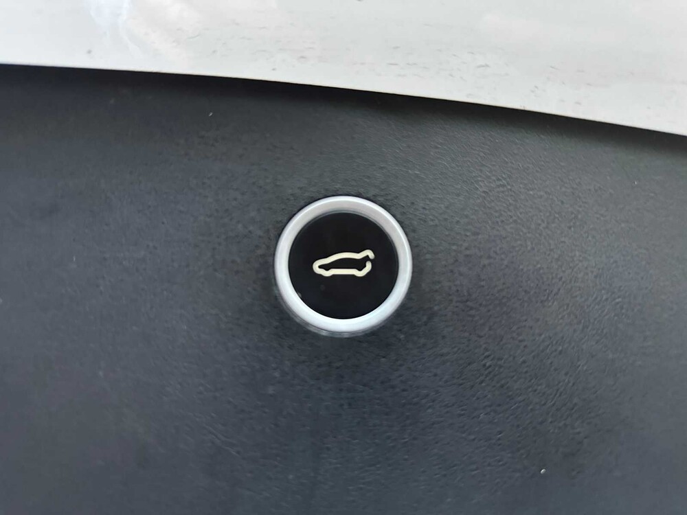 Tesla Model X Performance 612hp 2019 (Original-UK), ZH-744-N