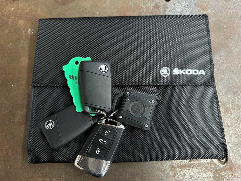 Skoda Superb Combi 2.0 TDI Sportl. Bns 150hp 2019 -Fertigmodell NL-, XS-808-F