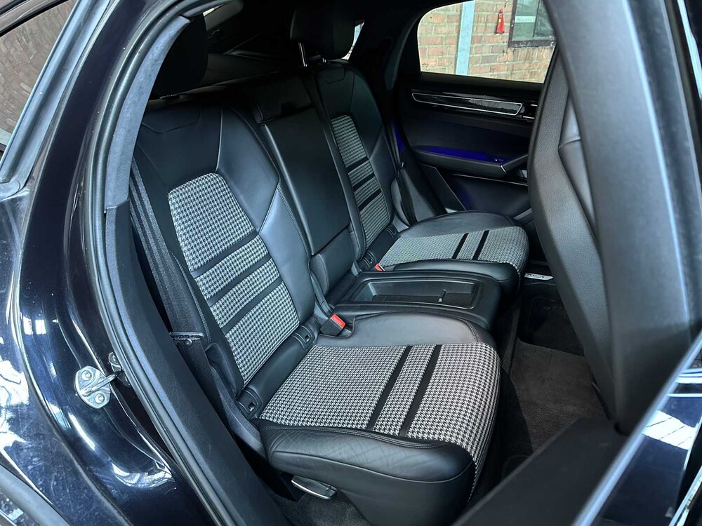 Porsche Cayenne Coupé E-Hybrid 3.0 V6 462PS 2019 Sport-Chrono (Original-GB) Plug-Hybrid, G-926-HR