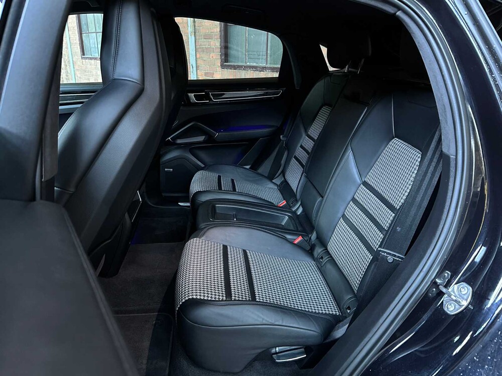 Porsche Cayenne Coupé E-Hybrid 3.0 V6 462PS 2019 Sport-Chrono (Original-GB) Plug-Hybrid, G-926-HR