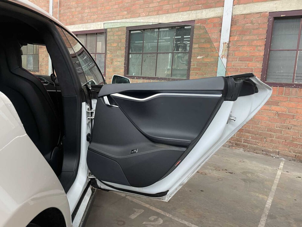 Tesla Model S 85 Leistung 421PS 2015 FREE-CHARGING (Original-UK), 4-ZTH-49