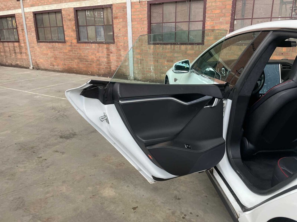 Tesla Model S 85 Leistung 421PS 2015 FREE-CHARGING (Original-UK), 4-ZTH-49