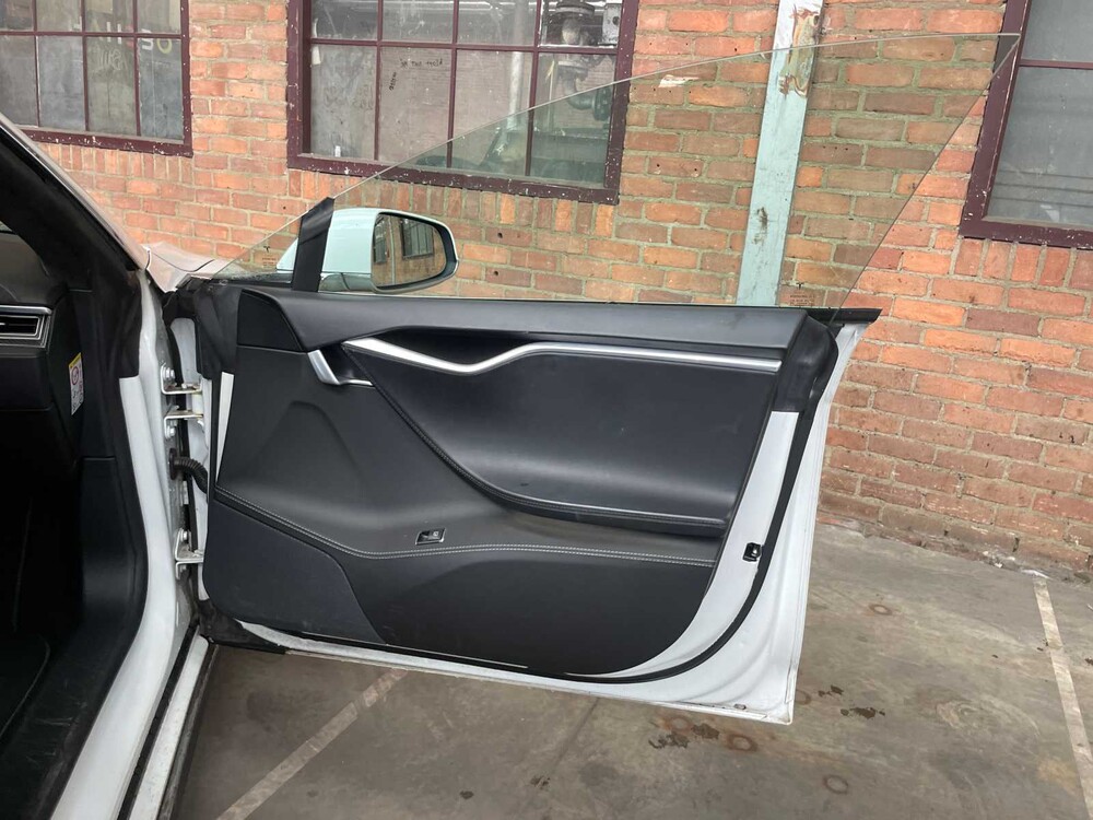 Tesla Model S 85 Leistung 421PS 2015 FREE-CHARGING (Original-UK), 4-ZTH-49