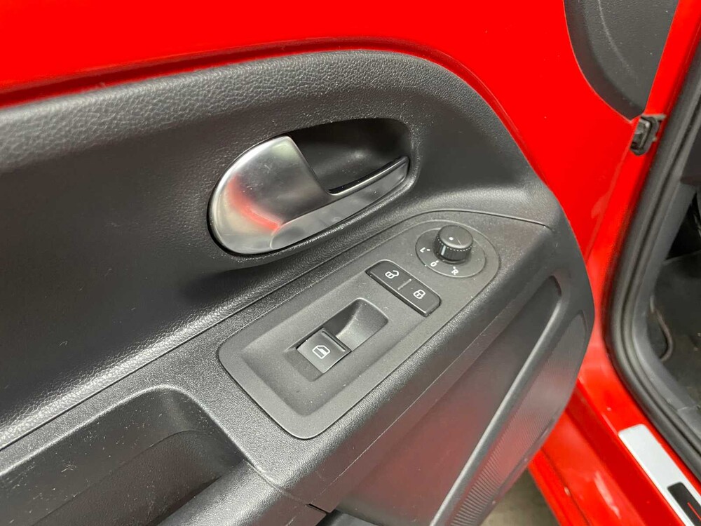 Volkswagen Up Groove 1.0 74hp 2014, 7-ZDG-04