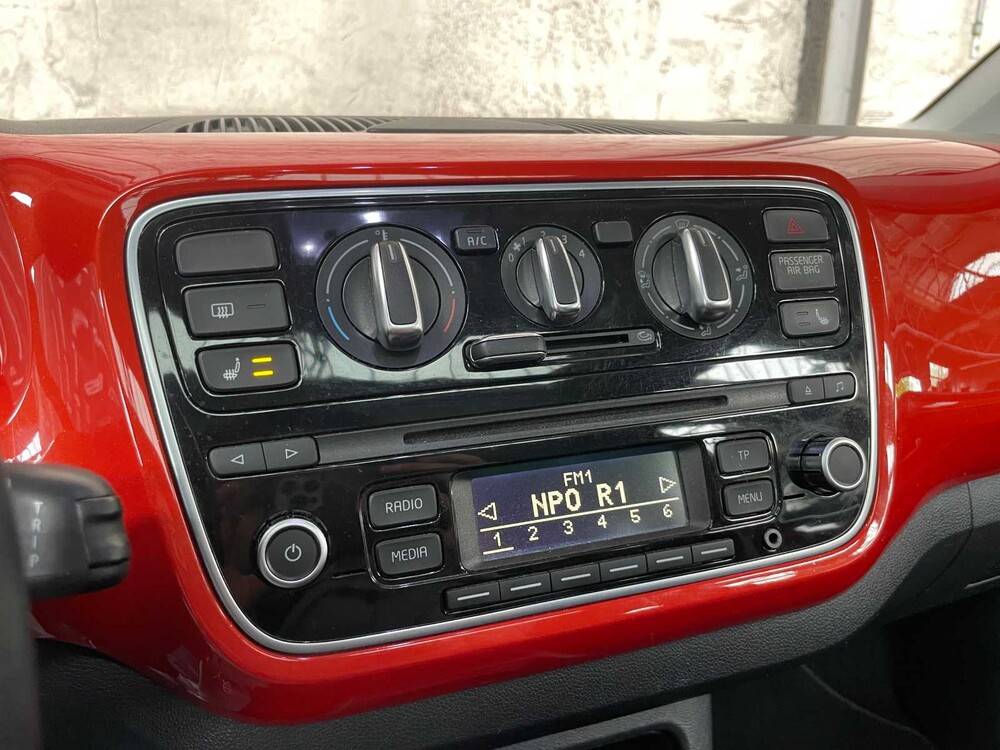 Volkswagen Up Groove 1.0 74hp 2014, 7-ZDG-04