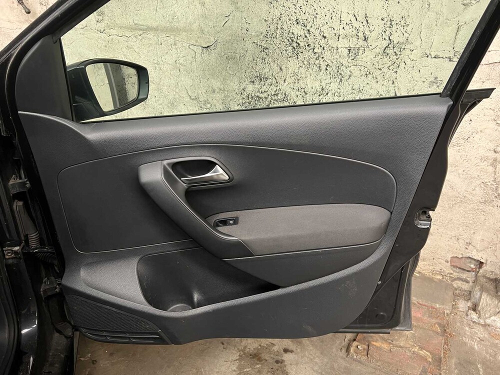 Volkswagen Polo 1.6 TDI BlueM Highline 90pk 2012, J-068-RV