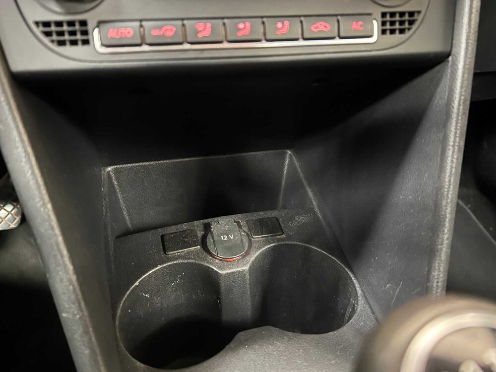 Volkswagen Polo 1.6 TDI BlueM Highline 90pk 2012, J-068-RV