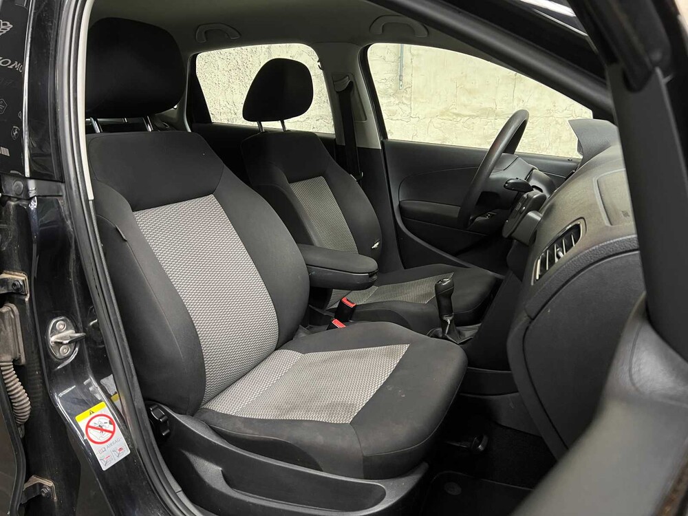 Volkswagen Polo 1.6 TDI BlueM Highline 90pk 2012, J-068-RV