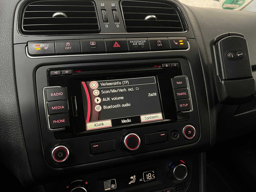 Volkswagen Polo 1.6 TDI BlueM Highline 90pk 2012, J-068-RV