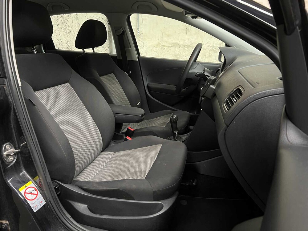 Volkswagen Polo 1.6 TDI BlueM Highline 90pk 2012, J-068-RV