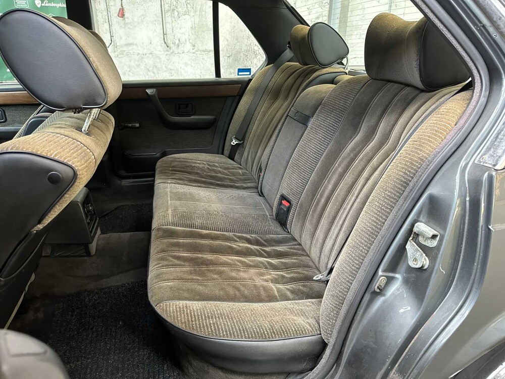 BMW 732i (E23) 3.2 L6 197pk 1985 7-Serie Oldtimer