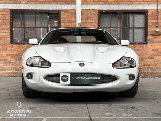 SAJJA42B6YPA09364 Jaguar XKR 4.0 V8 363PS 2000 Youngtimer