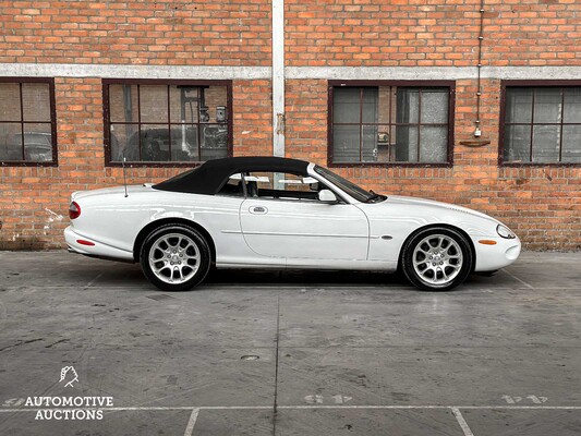 SAJJA42B6YPA09364 Jaguar XKR 4.0 V8 363PS 2000 Youngtimer