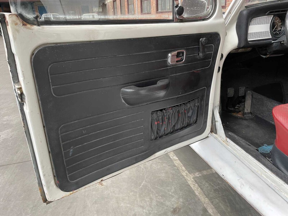 Volkswagen Kever Cabriolet 1303 50pk 1980, 97-FR-FX Youngtimer KARMANN