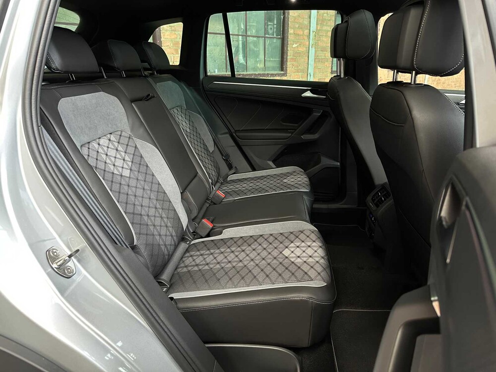 Volkswagen Tiguan 1.4 eHybrid R-Line Business 245hp 2023 (Manufacturer's Warranty)