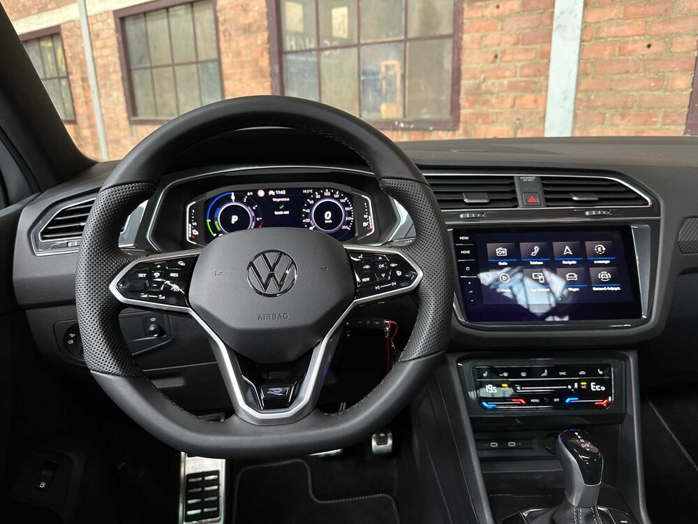 Volkswagen Tiguan 1.4 eHybrid R-Line Business 245hp 2023 (Manufacturer's Warranty)