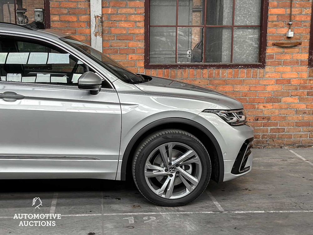 Volkswagen Tiguan 1.4 eHybrid R-Line Business 245hp 2023 (Manufacturer's Warranty)