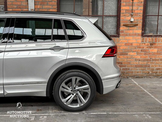 Volkswagen Tiguan 1.4 eHybrid R-Line Business 245hp 2023 (Manufacturer's Warranty)