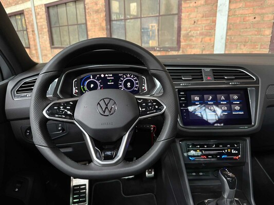 Volkswagen Tiguan 1.4 eHybrid R-Line Business 245hp 2023 (Manufacturer's Warranty)