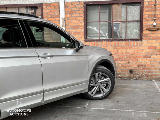 Volkswagen Tiguan 1.4 eHybrid R-Line Business 245hp 2023 (Manufacturer's Warranty)