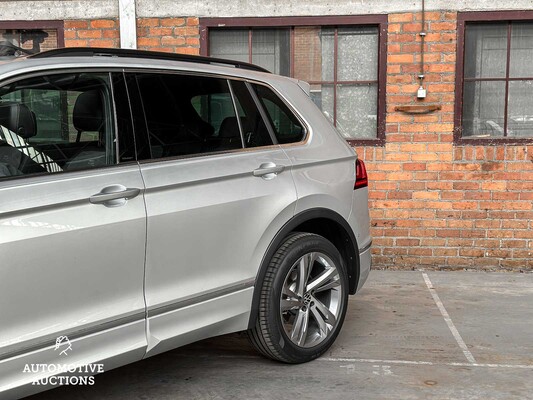 Volkswagen Tiguan 1.4 eHybrid R-Line Business 245hp 2023 (Manufacturer's Warranty)