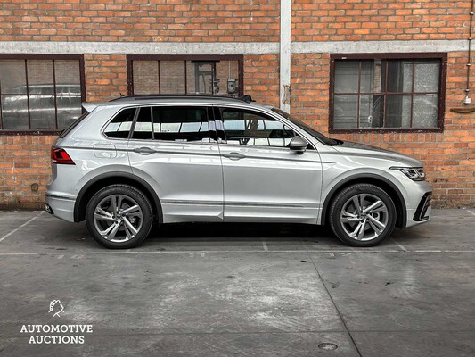 Volkswagen Tiguan 1.4 eHybrid R-Line Business 245hp 2023 (Manufacturer's Warranty)