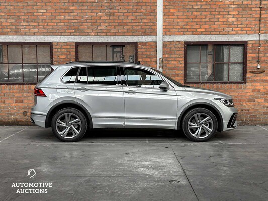 Volkswagen Tiguan 1.4 eHybrid R-Line Business 245hp 2023 (Manufacturer's Warranty)