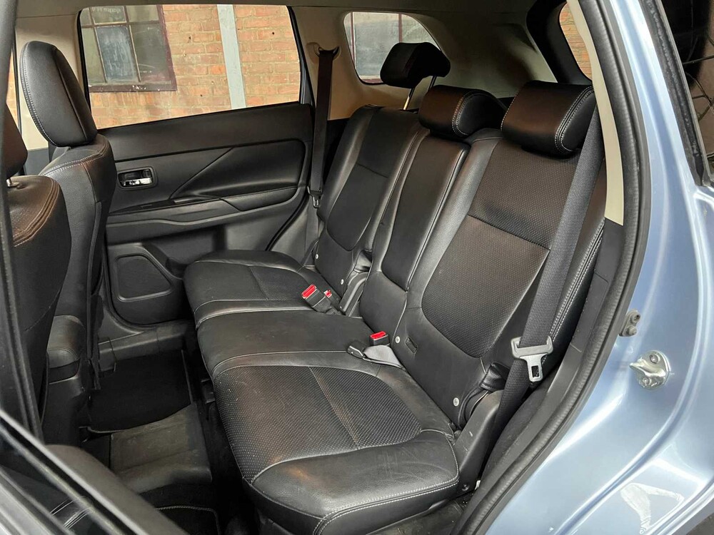 Mitsubishi Outlander 2.0 PHEV Instyle 121pk 2013 -Orig. NL-, 5-SPB-99