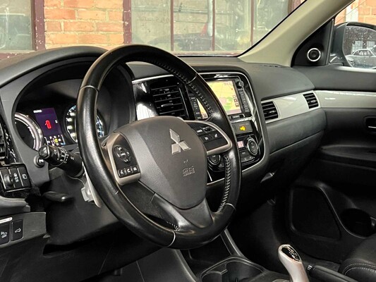 Mitsubishi Outlander 2.0 PHEV Instyle 121PS 2013 -Fertigmodell GB-, 5-SPB-99