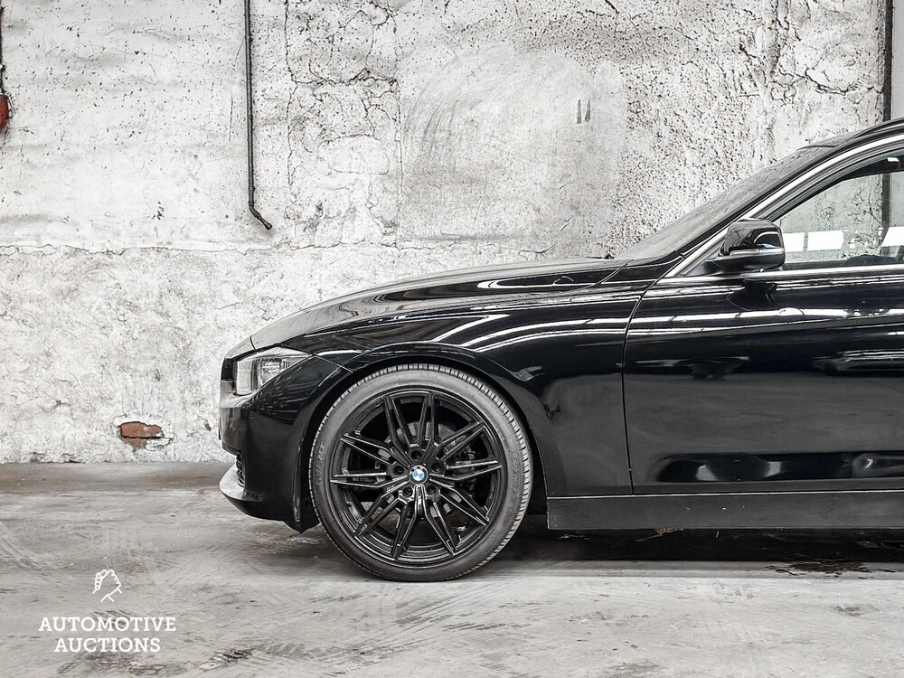 BMW 320d Touring Efficient Dynamics Edition Executive Upgrade 163pk 2013 3-serie -Orig. NL-, 9-SHX-86