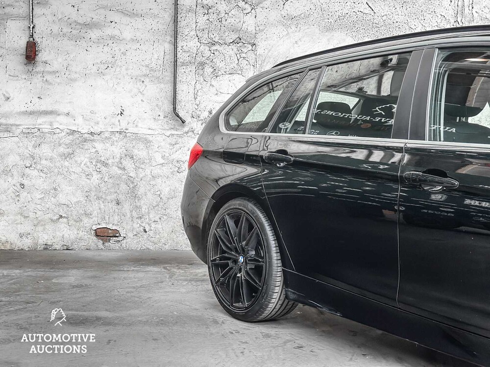 BMW 320d Touring Efficient Dynamics Edition Executive Upgrade 163pk 2013 3-serie -Orig. NL-, 9-SHX-86