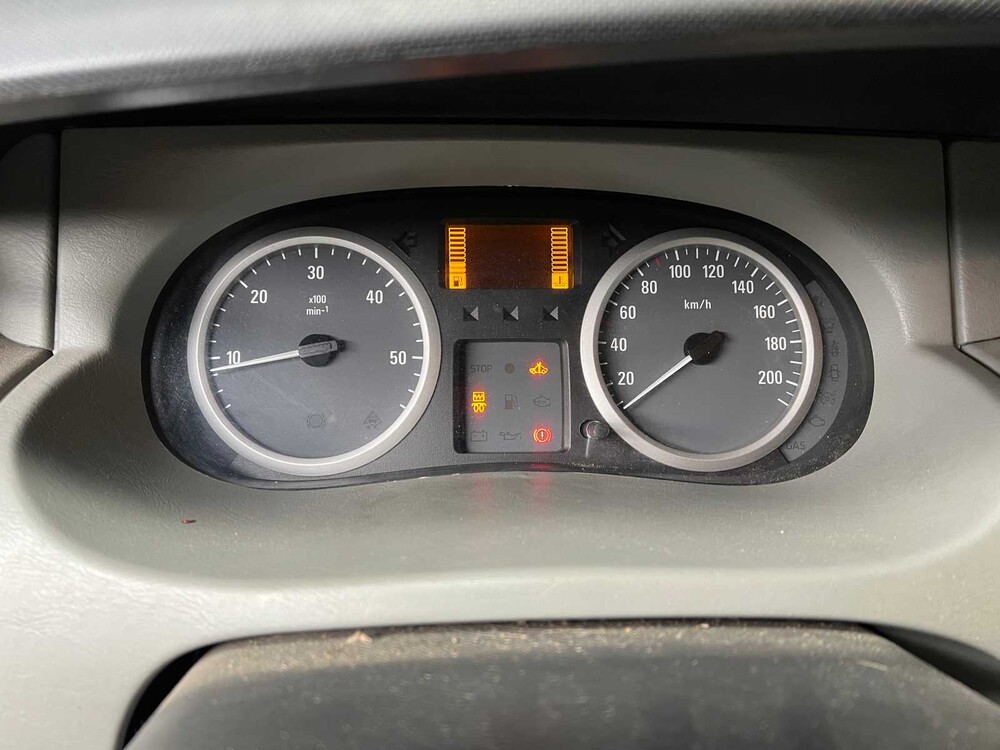 Opel Vivaro 2.5 CDTI L2H1 DC 114hp 2008 ORIG-EN