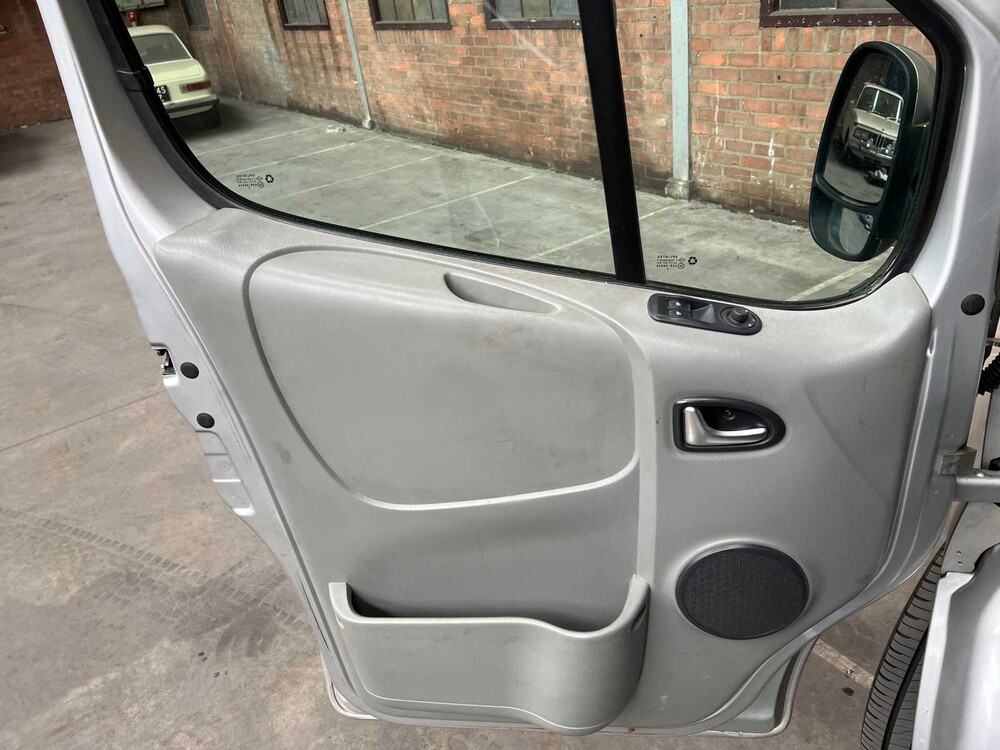 Opel Vivaro 2.5 CDTI L2H1 DC 114hp 2008 ORIG-EN