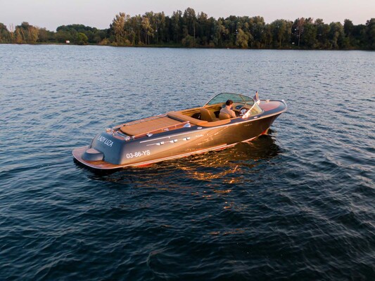 Pegiva 750 Steyr 250hp Sportboat Speedboat (RIVA, Boesch shape) 2011