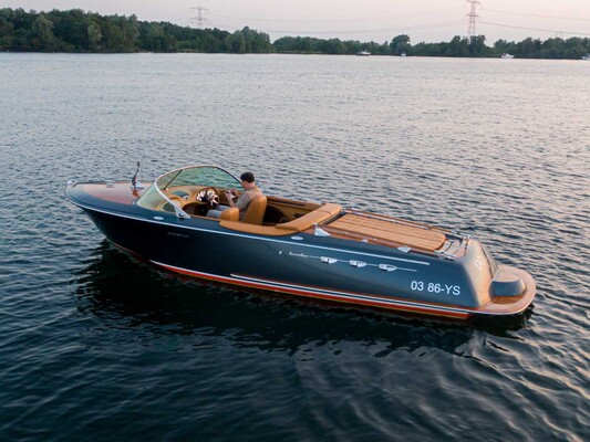 Pegiva 750 Steyr 250hp Sportboat Speedboat (RIVA, Boesch shape) 2011