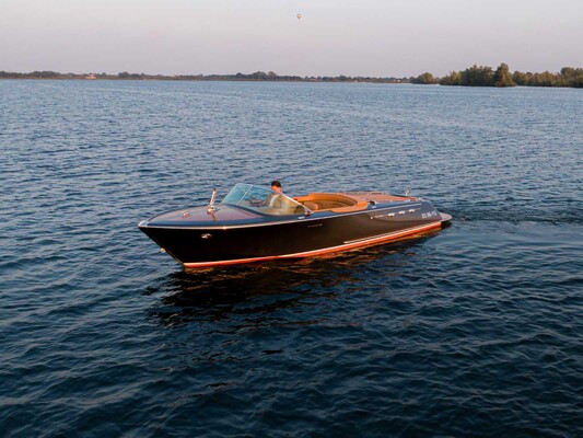 Pegiva 750 Steyr 250hp Sportboat Speedboat (RIVA, Boesch shape) 2011