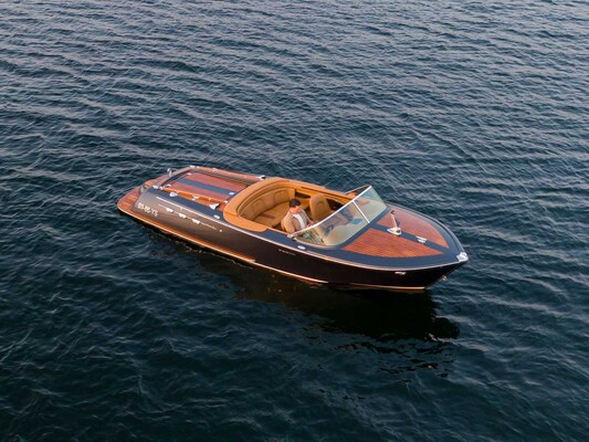 Pegiva 750 Steyr 250hp Sportboat Speedboat (RIVA, Boesch shape) 2011