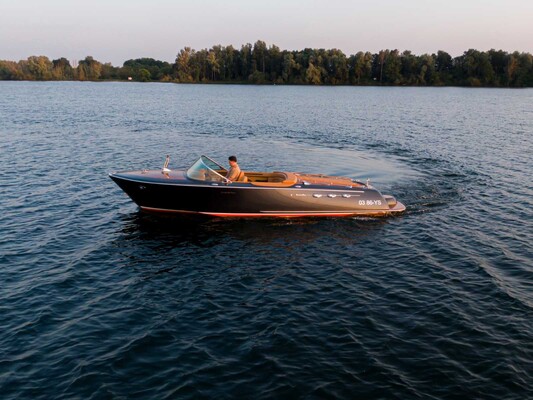 Pegiva 750 Steyr 250hp Sportboat Speedboat (RIVA, Boesch shape) 2011