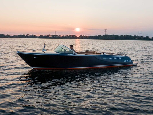 Pegiva 750 Steyr 250hp Sportboat Speedboat (RIVA, Boesch shape) 2011