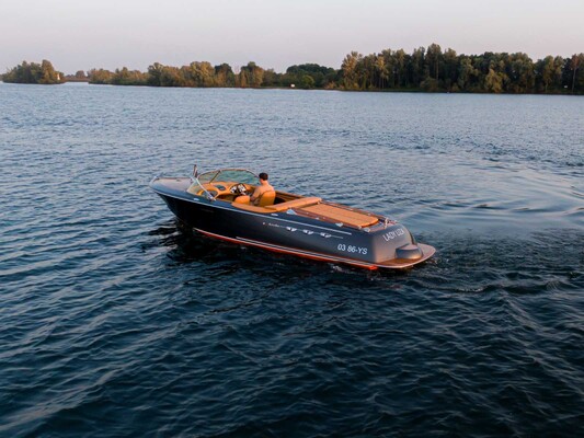 Pegiva 750 Steyr 250hp Sportboat Speedboat (RIVA, Boesch shape) 2011