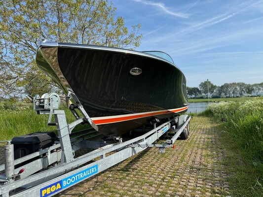 Pegiva 750 Steyr 250hp Sportboat Speedboat (RIVA, Boesch shape) 2011