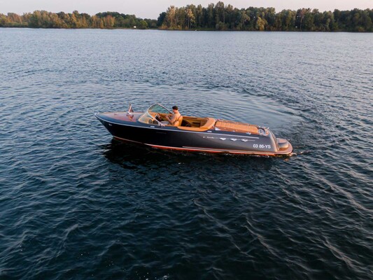 Pegiva 750 Steyr 250hp Sportboat Speedboat (RIVA, Boesch shape) 2011