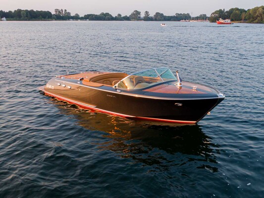 Pegiva 750 Steyr 250hp Sportboat Speedboat (RIVA, Boesch shape) 2011