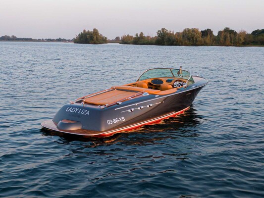 Pegiva 750 Steyr 250hp Sportboat Speedboat (RIVA, Boesch shape) 2011