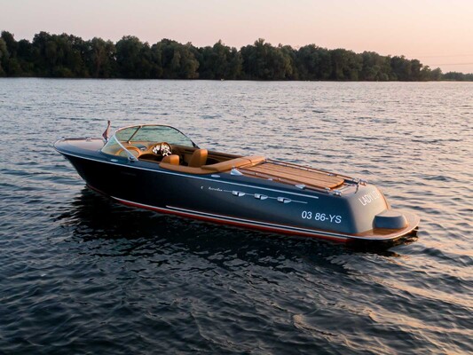 Pegiva 750 Steyr 250hp Sportboat Speedboat (RIVA, Boesch shape) 2011