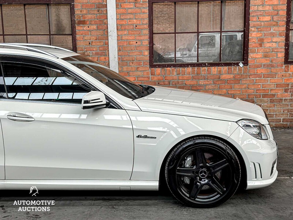 Mercedes-Benz E63 AMG Kombi 5.5 V8 525PS 2011