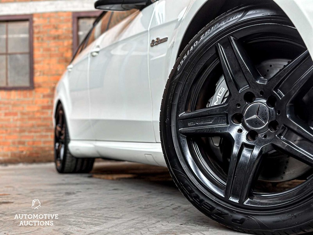 Mercedes-Benz E63 AMG Kombi 5.5 V8 525PS 2011