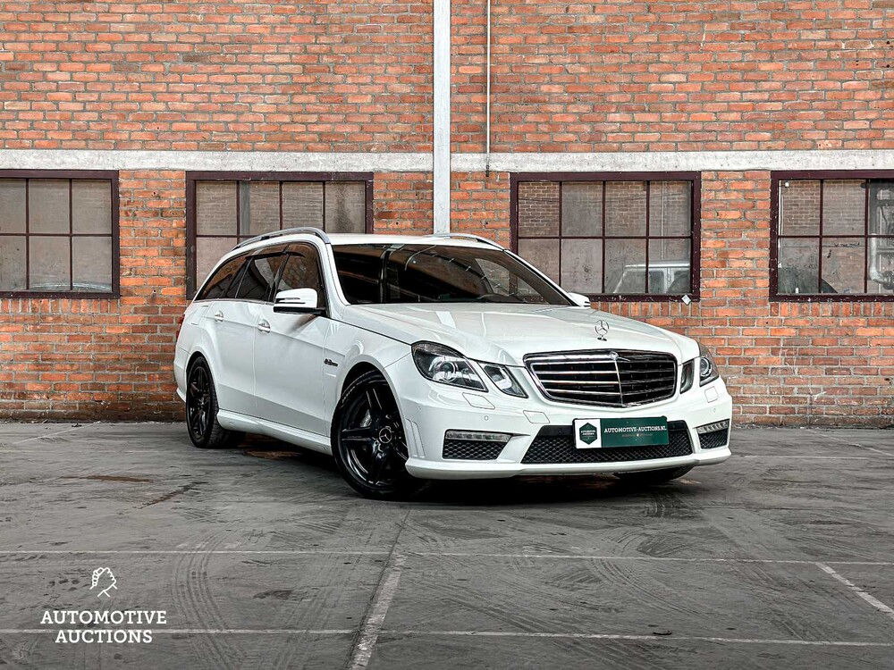 Mercedes-Benz E63 AMG Kombi 5.5 V8 525PS 2011